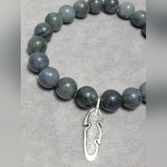 Malagasy Labradorite Beaded Bracelet - Picture 8 of 12